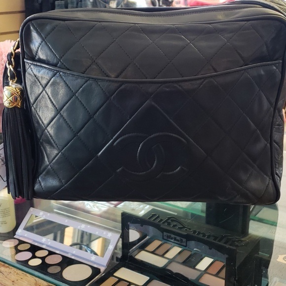 CHANEL Handbags - Chanel Crossbody Lambskin Bag